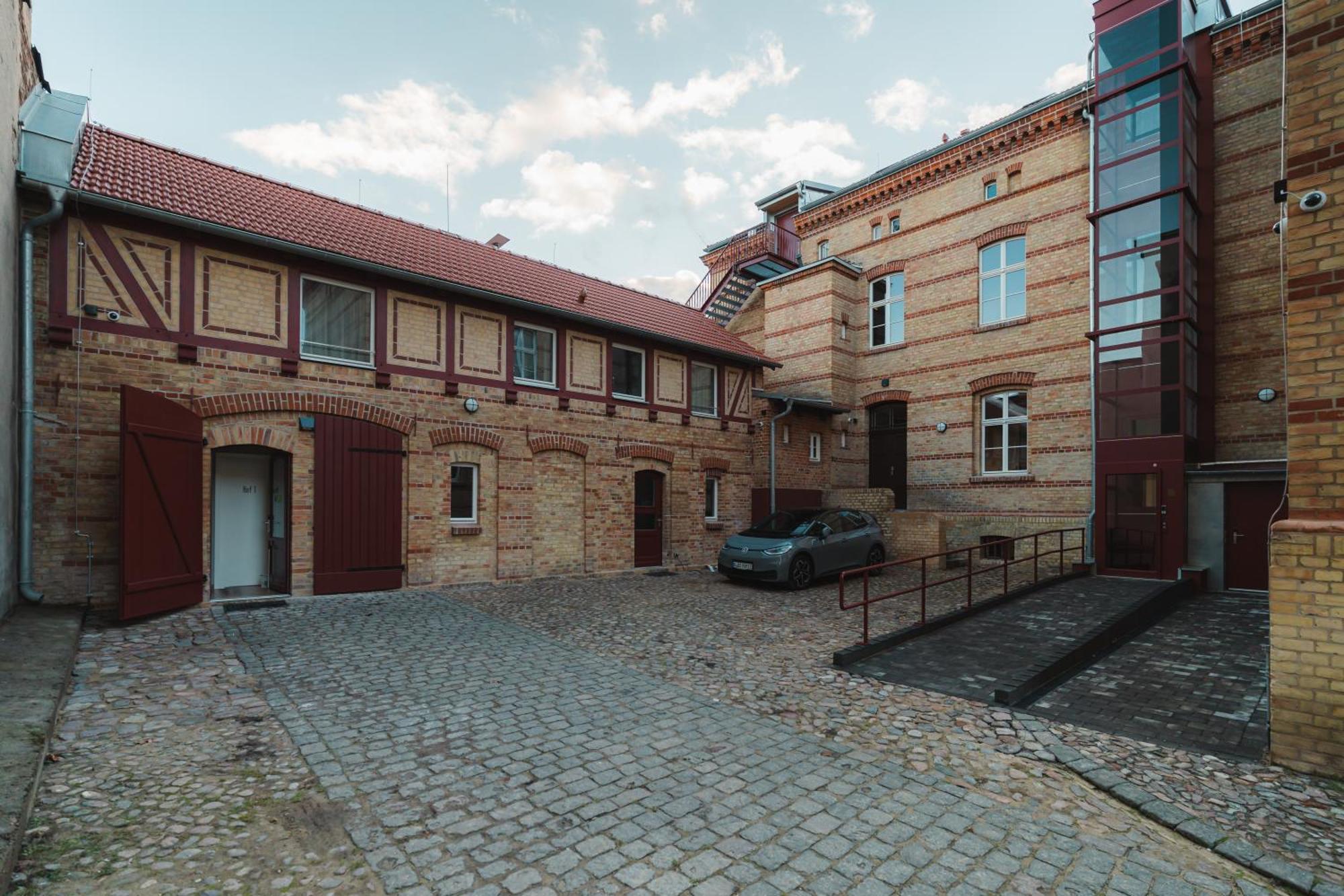H24 Hotel Apartments Eberswalde Buitenkant foto