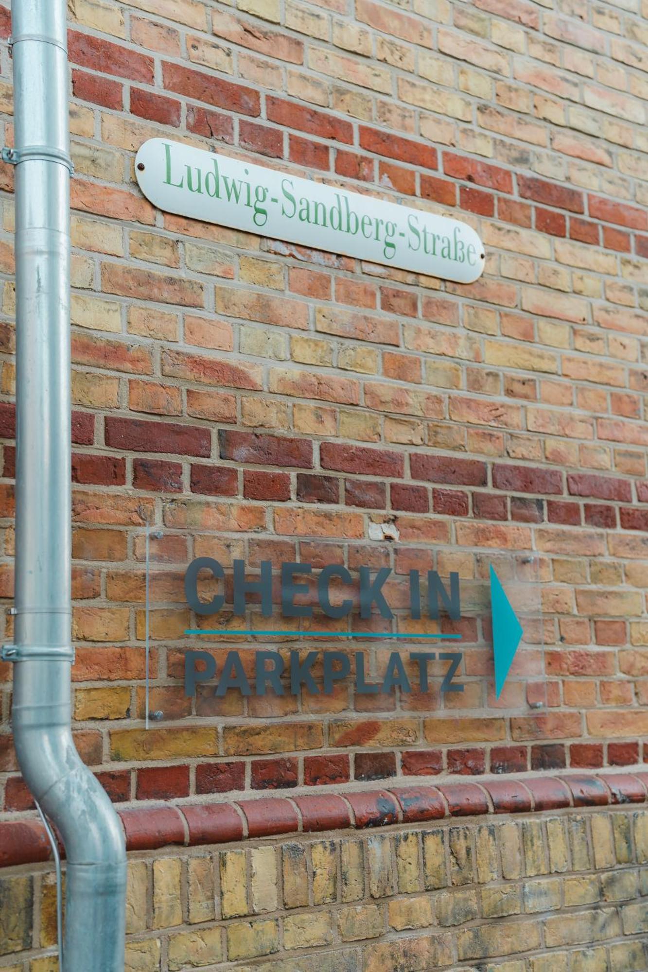 H24 Hotel Apartments Eberswalde Buitenkant foto